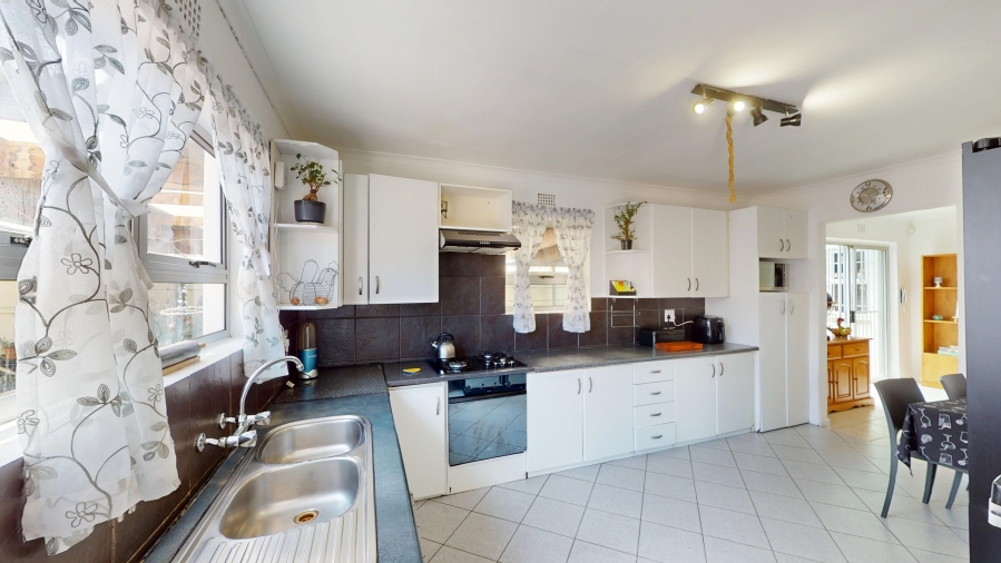 4 Bedroom Property for Sale in Balvenie Western Cape